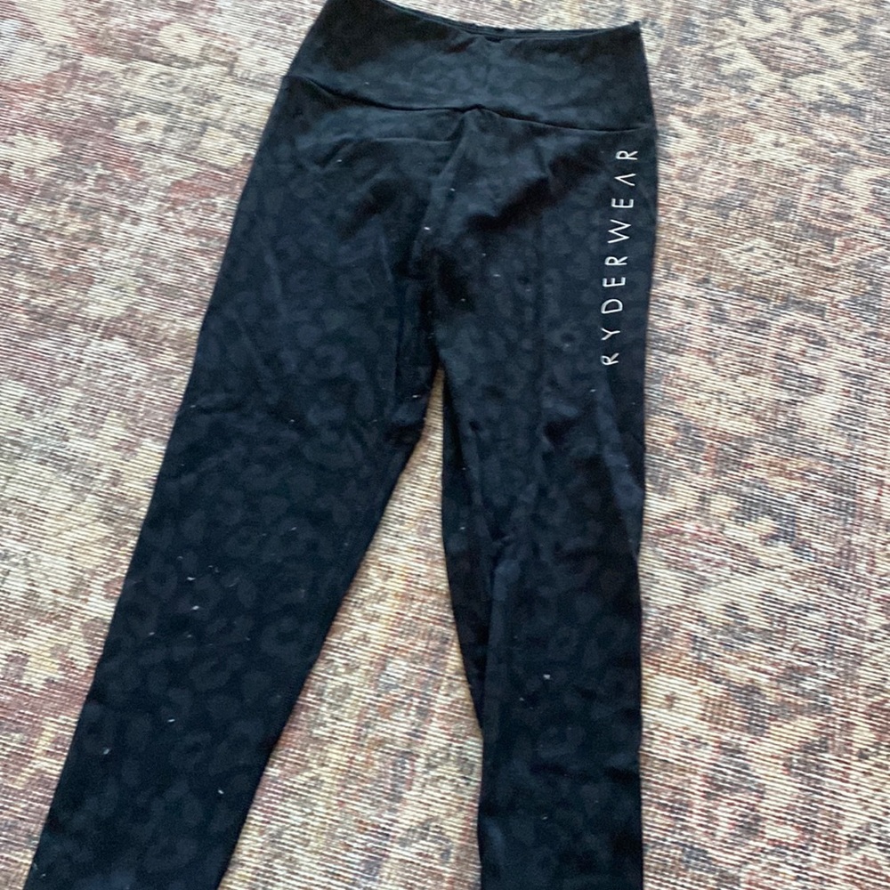 Black cheetah print leggings with scrunch butt